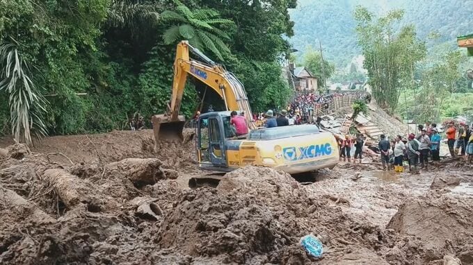インドネシア　土砂崩れや洪水で16人死亡・6人行方不明  救助活動続く  北スマトラ州|TBS NEWS DIG
