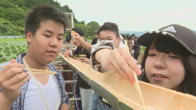 流しそうめんで地域の人と交流　竹切りから準備、不登校などの悩みを抱える生徒が体験　|　大分のニュース｜OBS NEWS｜大分放送