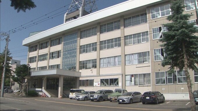 「きのう出かけて、帰って来ていない」家族からの通報を受け警察が捜索⇒国道わきで乗用車の後部バンパー下で発見　82歳男性死亡　北海道比布町|TBS NEWS DIG