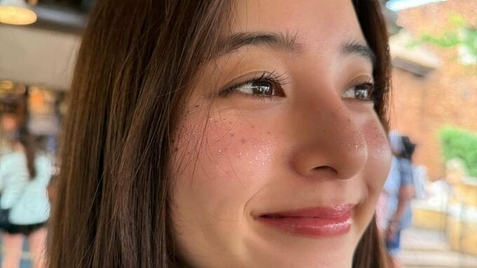 【新木優子】「フロリダのディズニーに」昨年の秘蔵ショットを公開　頬のラメは “みっちゃんが付けてくれた” 　フォロワー悶絶「どアップ最高」|TBS NEWS DIG