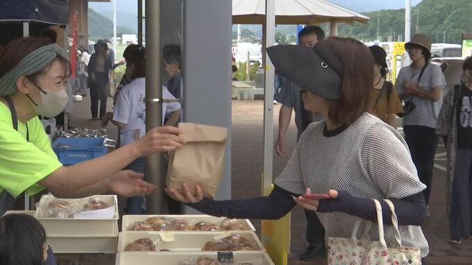 道の駅４周年記念〝グルメイベント〟大盛況…西いなば気楽里（鳥取市）　|　BSSニュース | BSS山陰放送