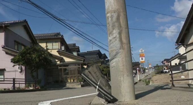 軽乗用車が電柱に衝突し横転 同乗の男子大学生(19)が死亡　|　石川県のニュース｜MRO北陸放送