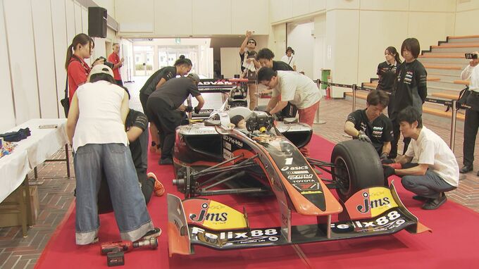 楽しみながら車に理解を「クルマフェスタ」フォーミュラカー組み立て体験も|TBS NEWS DIG