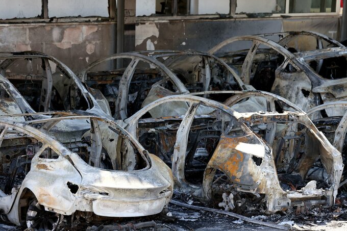 イタリア、全国のテスラ販売店で警備強化－ローマでの火災発生受け