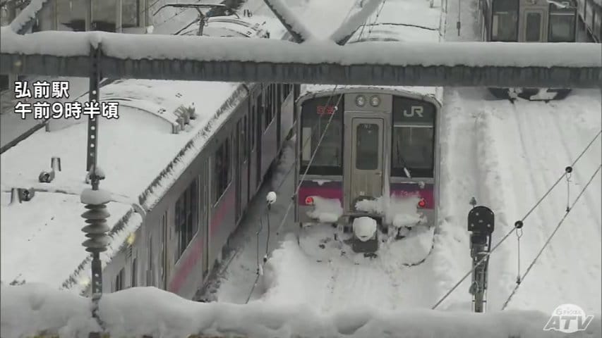 大雪で運休相次ぐ 帰省客が足止め 奥羽本線は3日も始発から運休