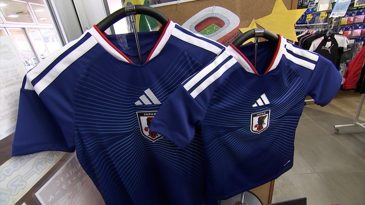 FIFAワールドカップ」開幕 専門店ではグッズが飛ぶように 4年に一度の