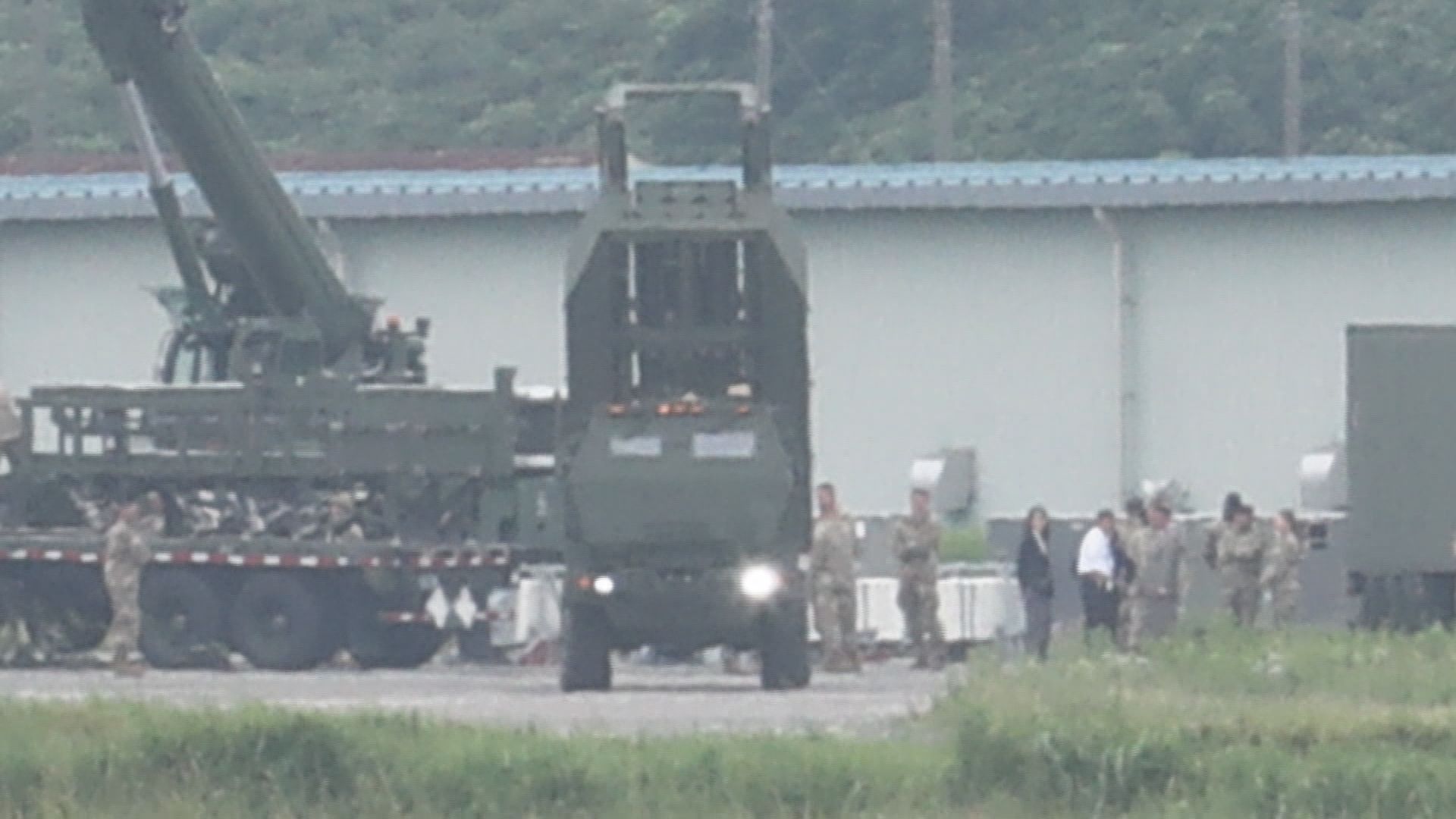 鹿屋基地で展開中の米軍「ハイマース」発射装置立ち上げる様子「実射