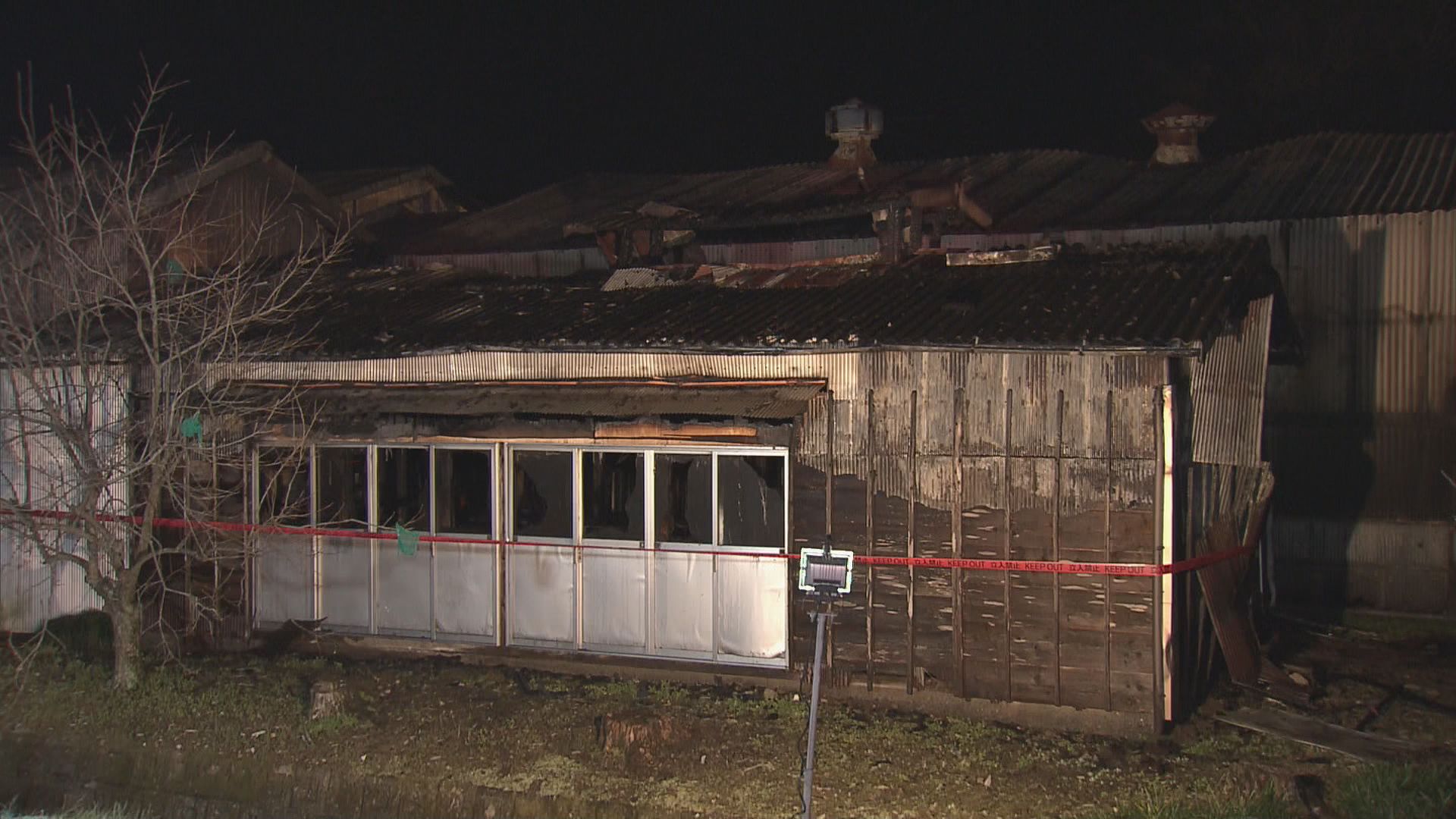 松阪市の牧場で牛舎が半焼　子牛約１０頭が焼ける