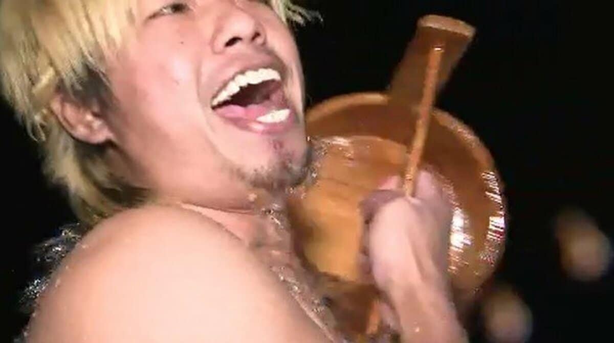 ふんどし姿の男たちが寒さに耐えて…大寒の夜に6か所で水を被りながら1
