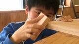 中学校で使う机は「自分製」地元産カバ材に磨きをかけて…6年児童「この机で楽しく勉強したい」中学卒業後はミニテーブルにしてプレゼント　北海道当麻町|TBS NEWS DIG