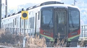 特急「南風」車内で、サバイバルナイフで車掌を切りつけたか⋯大阪・枚方市の63歳男を現行犯逮捕　乗客から「線路に避難している」と通報【高知】|TBS NEWS DIG