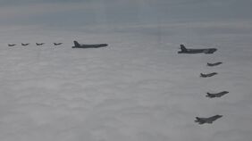 【速報】米戦略爆撃機が米韓合同訓練に再び参加 北朝鮮の新型ICBM発射けん制か|TBS NEWS DIG