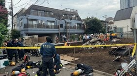 【速報】「窓割れるほどの衝撃音」　東京・北区の2階建て住宅で火事　3人けがか　現場近くで解体工事　ショベルカーがガス管に接触との情報も|TBS NEWS DIG