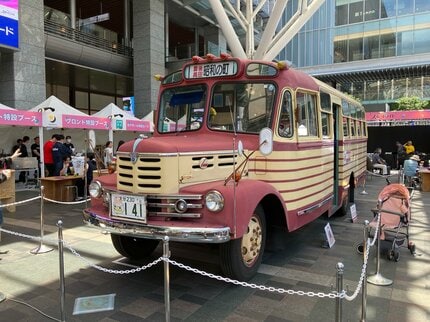 ミラーボールにレコード ファミコンにクリームソーダ 懐かしくて新しい