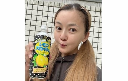 華原朋美 】 ドリンク片手に笑顔 「朋ちゃん今日もかわいい 癒されるー