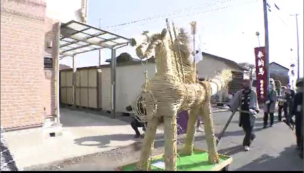 大きな「わら駒」が練り歩く伝統の祭り　大盛り上がりのくじ引きは今年も見合わせ　長野市|TBS NEWS DIG