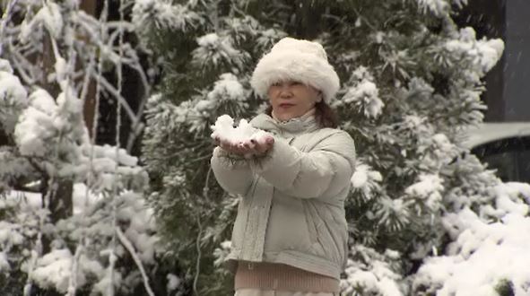長野市街地も今シーズン初の雪景色 北部中心に3日夜から4日朝にかけて雪 引き続き山沿いなどで大雪と路面凍結に注意を 長野|TBS NEWS DIG