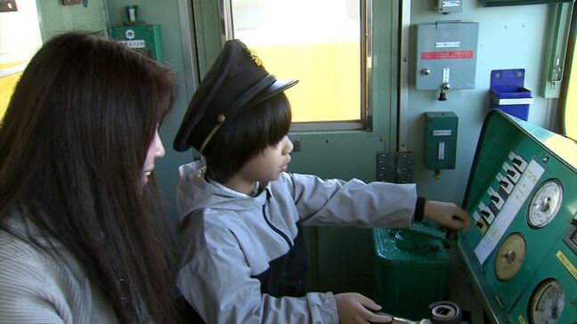 「ことでん電車まつり」家族連れらが運転士体験や電車の床下探検などを楽しむ【香川】|TBS NEWS DIG