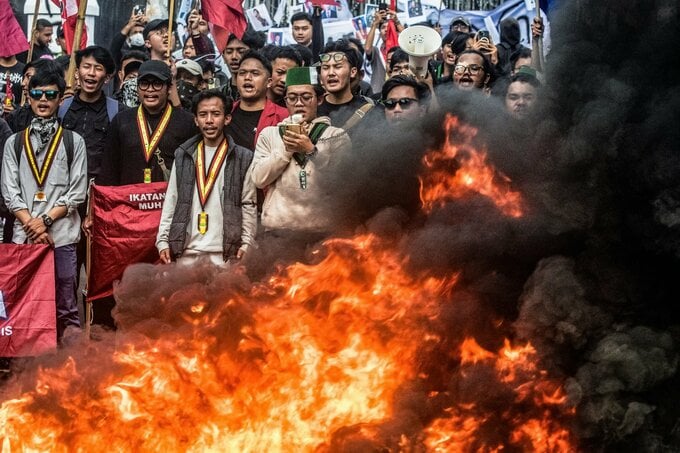 議員への不満が抗議デモ招く、正念場のインドネシア政権－QuickTake