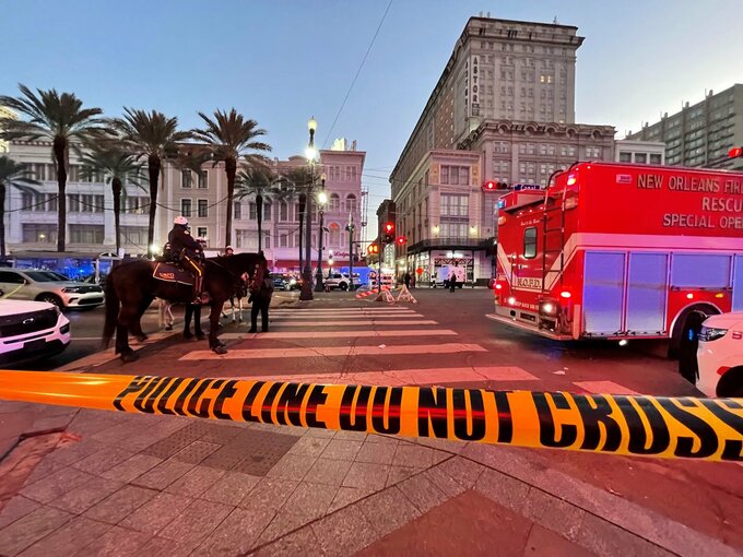 米ニューオーリンズで車が群衆に突入、15人死亡－捜査中と大統領