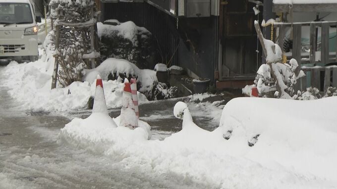 「男性が出血して路上に倒れている」温泉街で除雪作業中にクマに襲われる　78歳の男性が顔や足にけが　長野・野沢温泉村|TBS NEWS DIG