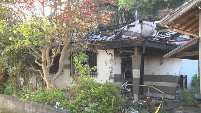 パジャマ姿の男「自分が火をつけた」　民家1棟全焼　自宅に放火した疑いで男を逮捕　島根県警益田警察署|TBS NEWS DIG