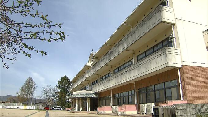 「児童の心の安定を最優先」男児行方不明の小学校が臨時休校 京都・南丹市で子どもとみられる遺体発見を受けて|TBS NEWS DIG