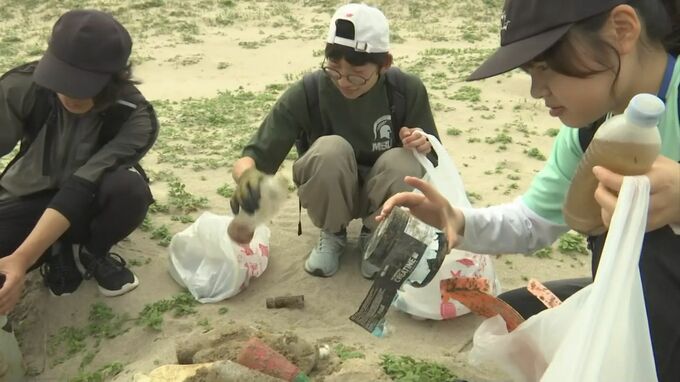 メインエリアだけでなく鳥取砂丘西側の海岸も楽しめる場所に　鳥取環境大学の学生たちが清掃活動|TBS NEWS DIG