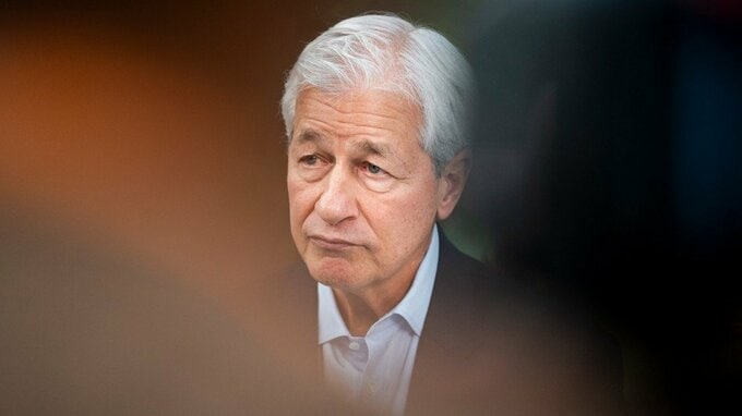 JPモルガンのダイモンCEO、英国で銀行増税なら新社屋建設計画は撤回
