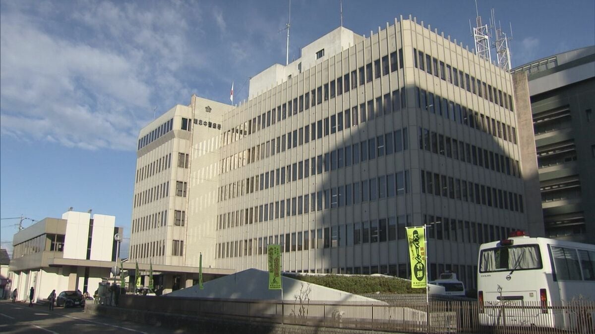 駅トイレで口論の末、男性にかみつき手にけがをさせた疑い　自称岐阜市職員の男を逮捕