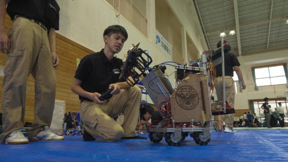 「技術を応用できる職につきたい」 高校ロボット競技大会に県内9校・90チームが出場、腕競う