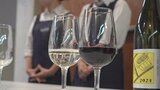 高校生が仕込んだワイン　酒販店関係者を招きお披露目　あすから販売|TBS NEWS DIG