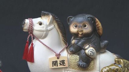 信楽焼の窯元で来年の干支「馬」の置物づくりが最盛期 滋賀・甲賀市