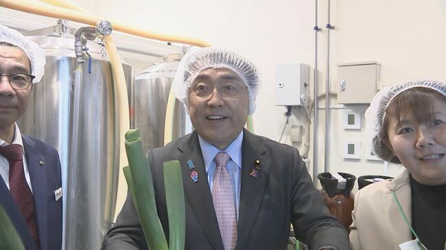 日米関税交渉で注目の赤沢大臣、地元・米子の特産「白ネギ」使ったクラフトビールの仕込み式に参加　多忙な大臣への素早いアテンドに…「早えーし！」|TBS NEWS DIG