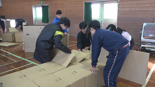 地震から1年を前に…段ボールベッド作りを通して防災学習 富山・氷見市の小学校|TBS NEWS DIG
