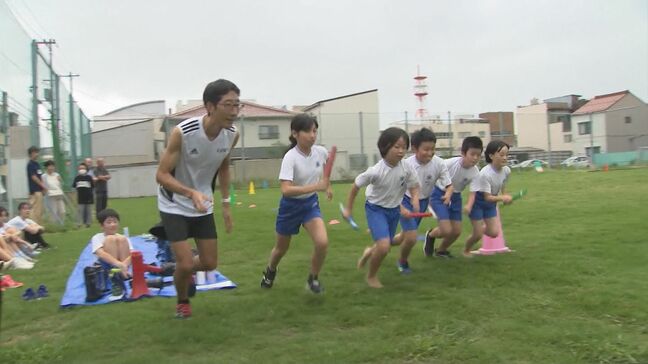 「ミスター駅伝」鳥取県出身の岡本直己さんが長距離走の心得を児童に伝授　「速い人の走りを見て、自分に合ったフォームを見つけることも大切」|TBS NEWS DIG