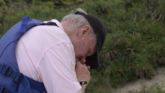 沖縄戦の最中に阿嘉島で行われた米軍と日本軍の休戦交渉　調査チームは父親が交渉の場にいたというアメリカ人男性と出会う　「父の思いを理解できる唯一の方法」|TBS NEWS DIG