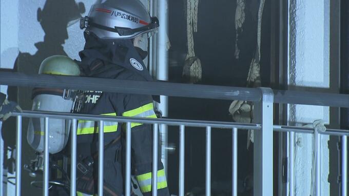 【速報】「煙が出て臭いがする」市営住宅で火事　高齢女性1人がけが|TBS NEWS DIG