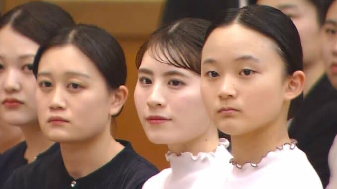 「周りを思いやり、気のきくスタッフに」星野リゾートの入社式で“恒例の儀式”『契りの手形』　働く決意を表する　|　青森のニュース│ATV NEWS│青森テレビ