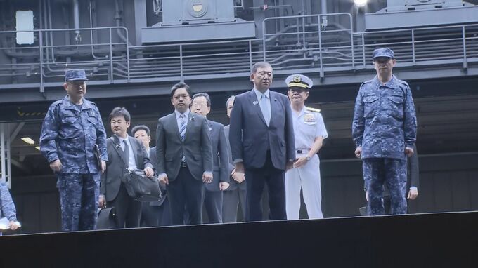 「誇りと名誉を持って任務に」石破総理が京都・舞鶴市の海上自衛隊を視察|TBS NEWS DIG