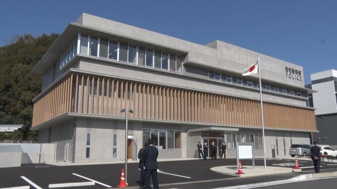 「白い煙が出ています」と通報　高知県宿毛市新港の木材置き場から出火　6日正午現在も消火活動続く　今のところけが人なし【高知】　|　高知のニュース・天気｜KUTV NEWS | KUTVテレビ高知
