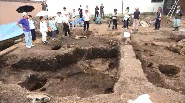 顔面把手（がんめんとって）」人の顔を表した土器の飾りの部分など発見