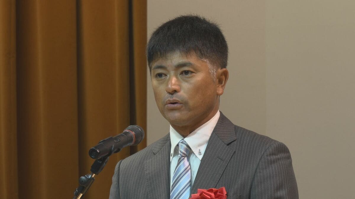 沖縄の発展に尽力した人を表彰　沖縄タイムス賞贈呈式