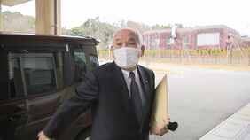 町長が議場で市長に土下座を要求 傍聴した議員は「びっくりしました。土下座を強要する意味わからない」 ゴミ処理施設などを周知するパンフレットめぐり紛糾|TBS NEWS DIG