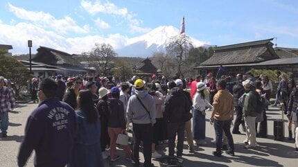 池に硬貨を投げてもご利益はない」 富士山のふもと忍野八海の投げ銭