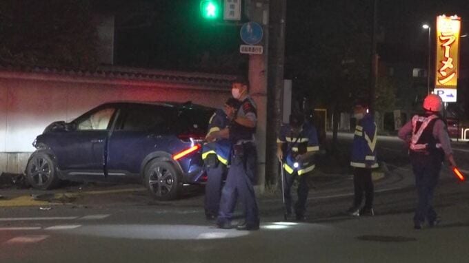 国道交差点で車2台が衝突　車は大破　2人が軽傷|TBS NEWS DIG