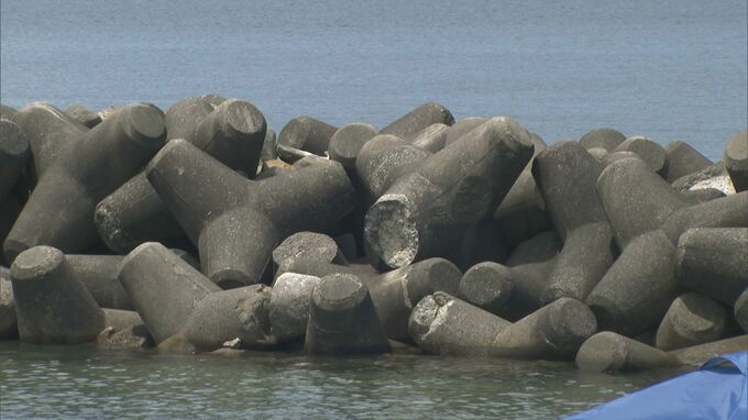 「ロシアンルーレットじゃないですけど、いつ壊れるかわからない」海水浴、波消しブロックで遊ぶのは危険　ひび割れだらけ…設置から約50年経ち劣化も　|　BSSニュース | BSS山陰放送