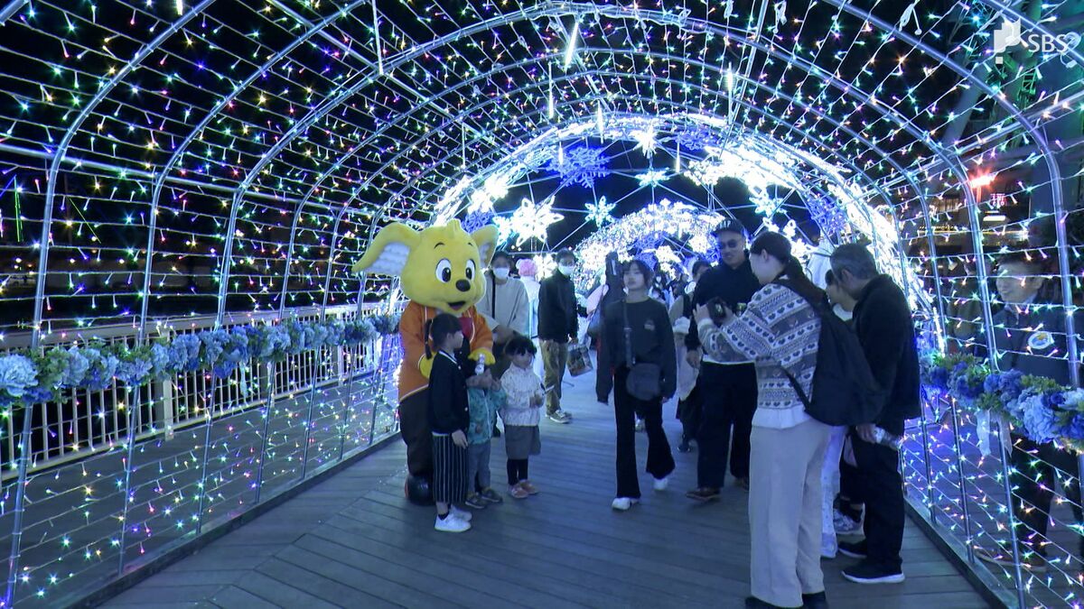 思わず「きれい～」エスパルスドリームプラザで恒例のイルミネーション点灯式=静岡市清水区