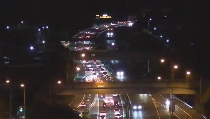 中央道・上り線　小仏トンネルを先頭に談合坂サービスエリアまで断続的に16kmの渋滞　23日午後8時30分現在