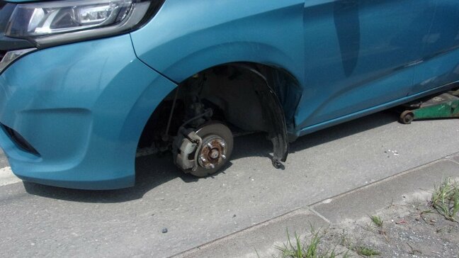 「4月下旬に業者に交換してもらった」走行中の乗用車から左前タイヤ脱落　運転していた男性「きのう普通に運転できた」北海道稚内市・国道238号線|TBS NEWS DIG